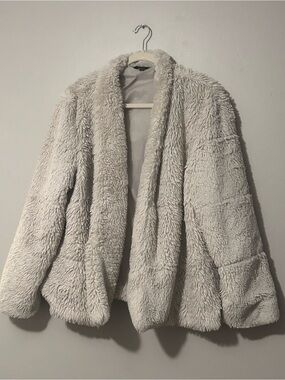 Simply Vera Vera Wang plush cream faux fur jacket